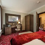 Szálloda Norica - Thermenhotels Gastein Mit Dem Bademantel Direkt In Therme Bad Hofgastein