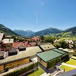 Norica - Thermenhotels Gastein Mit Dem Bademantel Direkt In Therme Szálloda