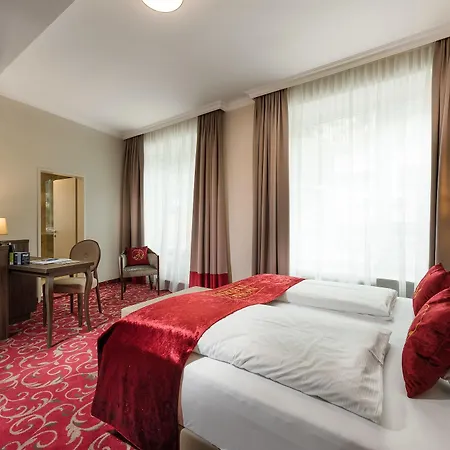 Hotel Norica - Thermenhotels Gastein Mit Dem Bademantel Direkt In Therme