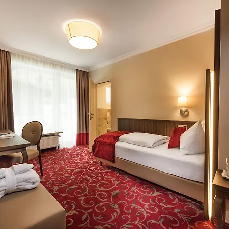 Norica - Thermenhotels Gastein Mit Dem Bademantel Direkt In Therme