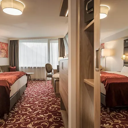 Hotel Norica - Thermenhotels Gastein Mit Dem Bademantel Direkt In Therme