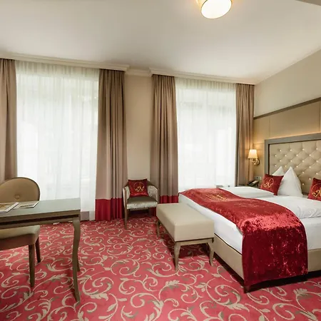 Hotel Norica - Thermenhotels Gastein Mit Dem Bademantel Direkt In Therme