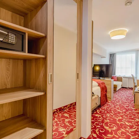 Norica - Thermenhotels Gastein Mit Dem Bademantel Direkt In Therme באד הופגסטין