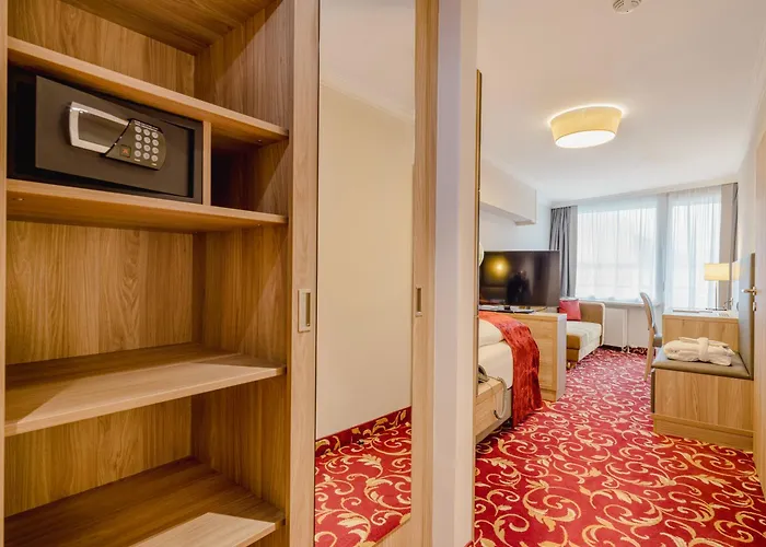 Norica - Thermenhotels Gastein Mit Dem Bademantel Direkt In Therme באד הופגסטין