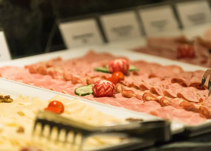 Hotel Norica - Thermenhotels Gastein Mit Dem Bademantel Direkt In Therme